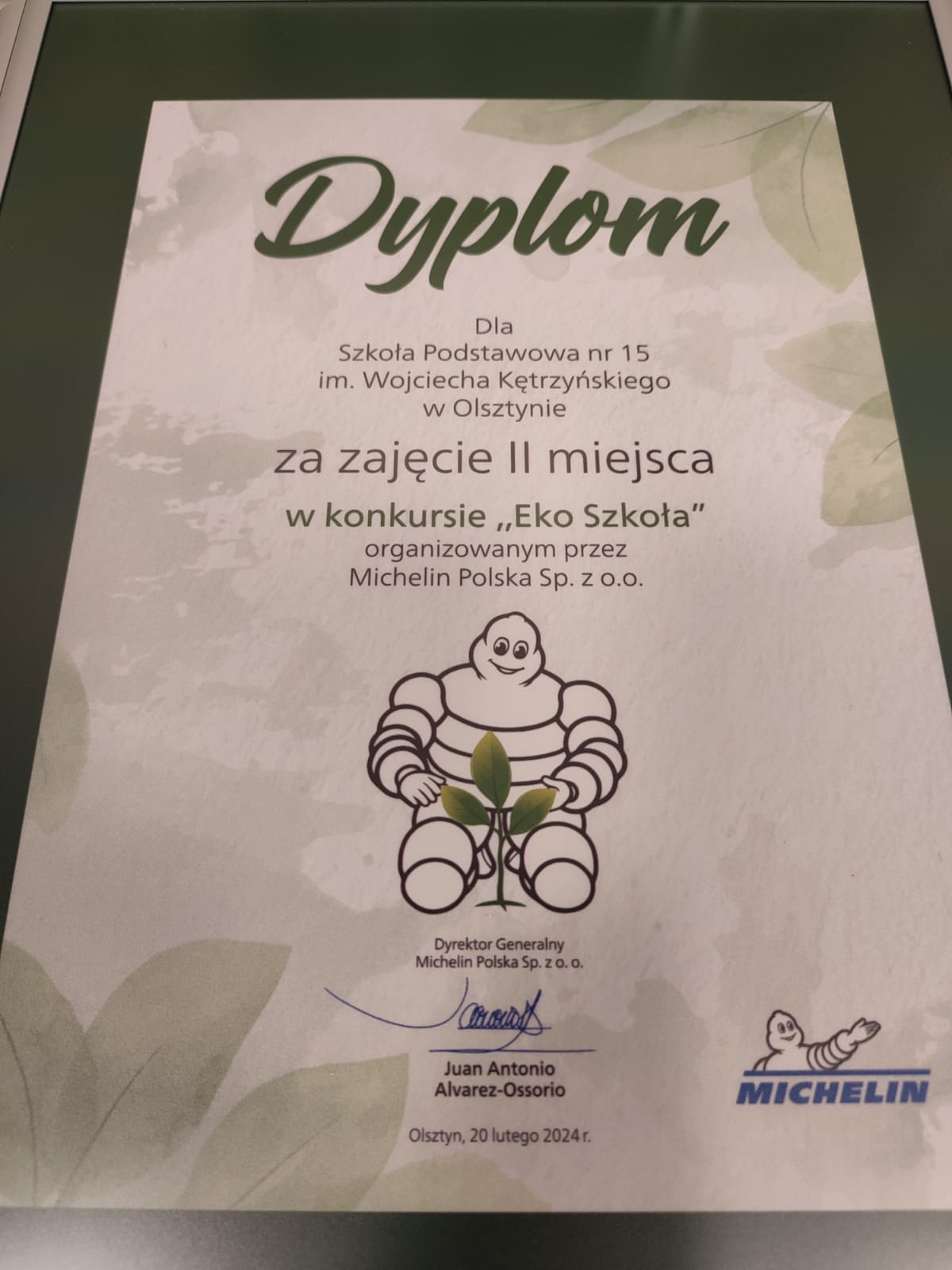 dyplom dla sp15 w Olsztynie za uzyskanie 2 miejsca w konkursie eko szkoła